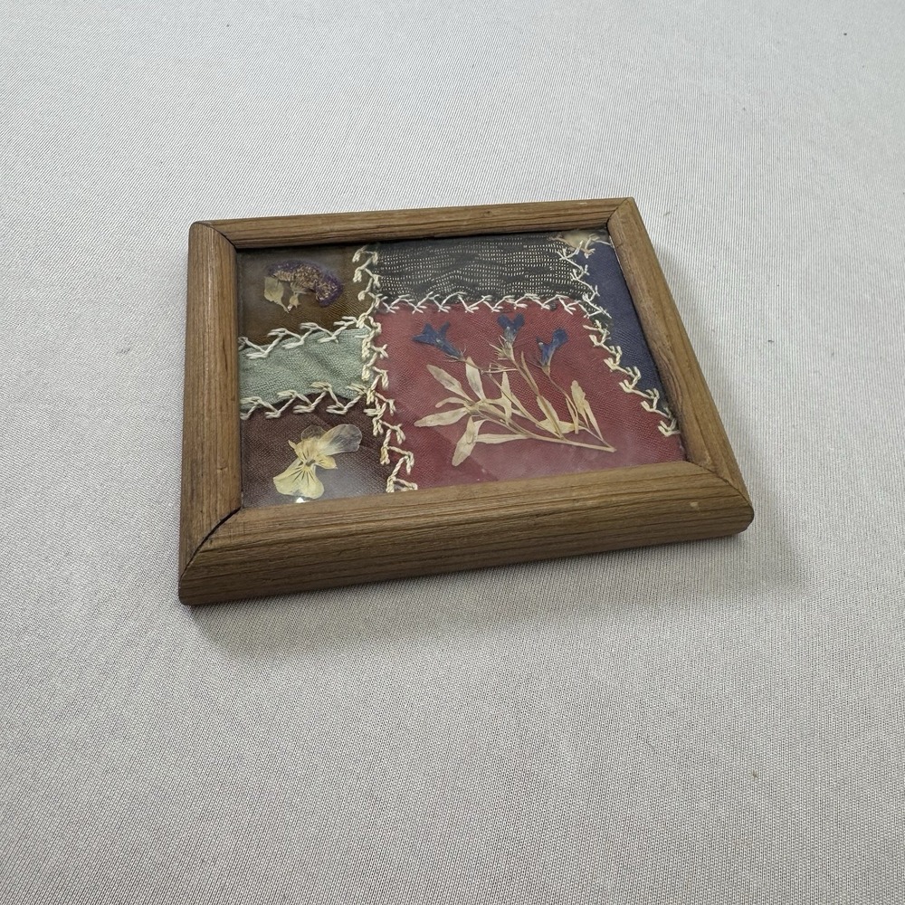 3x5 Vintage Cloth & Dried Flowers In Frame‎